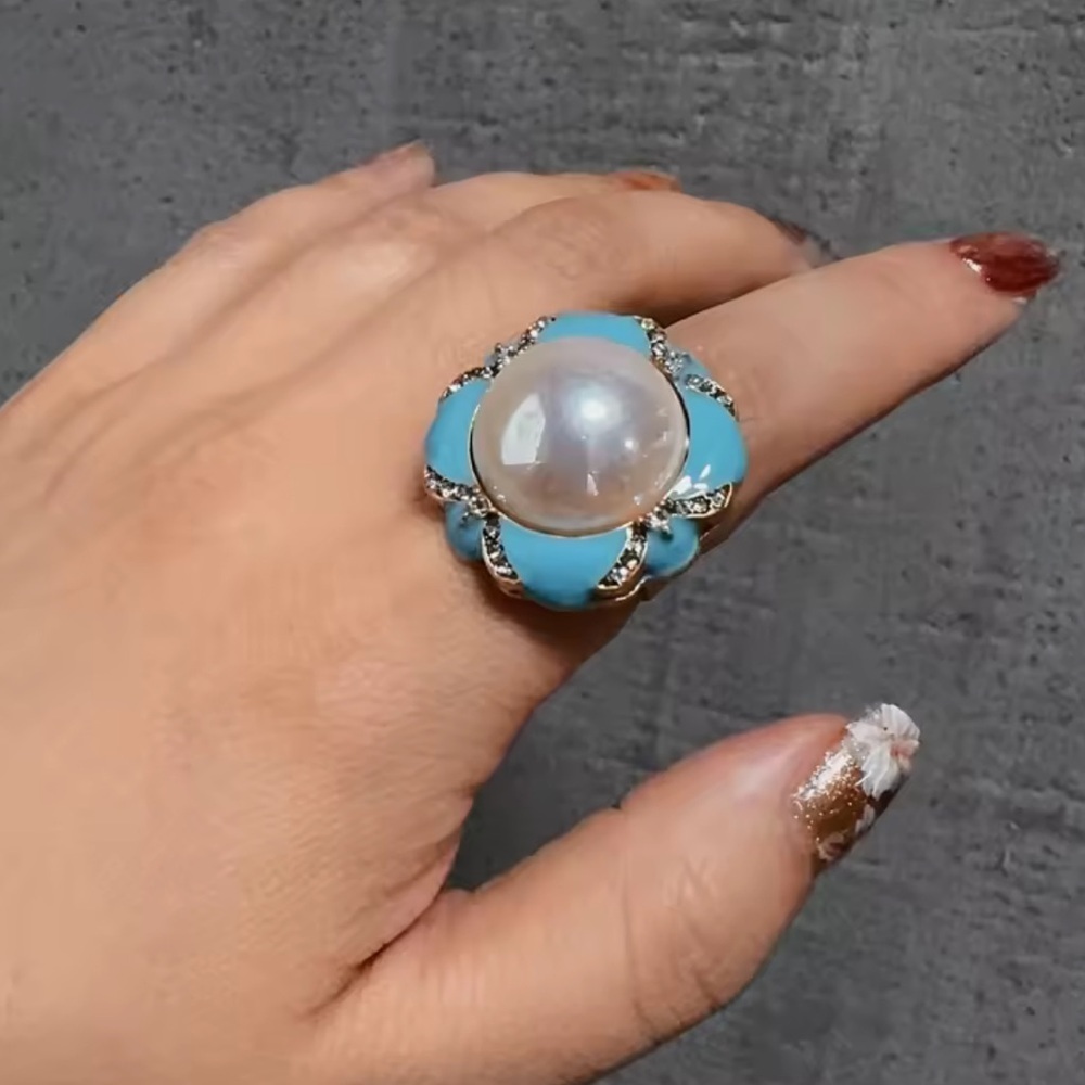 Royal Heirloom Ring Lustrous Pearl in Turquoise Petals & Golden Brilliance - Picture 7 of 8